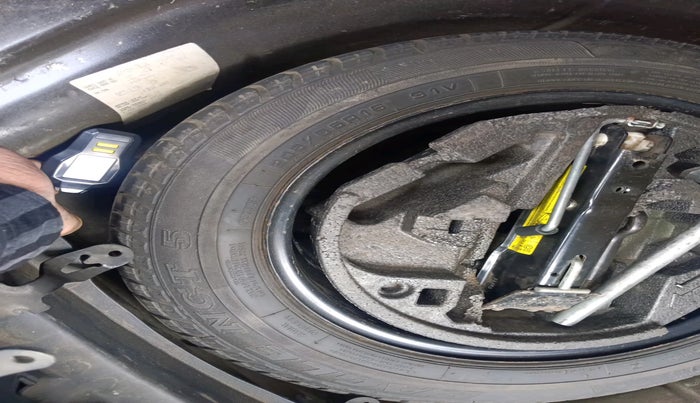 2011 Skoda Laura ELEGANCE 2.0 TDI CR AT, Diesel, Automatic, 1,98,520 km, tyre