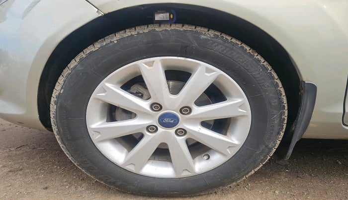 2011 Ford Fiesta TITANIUM DIESEL, Diesel, Manual, 2,76,241 km, tyre