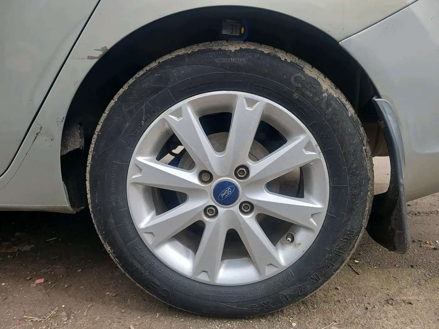 2011 Ford Fiesta TITANIUM DIESEL, Diesel, Manual, 2,76,241 km, tyre