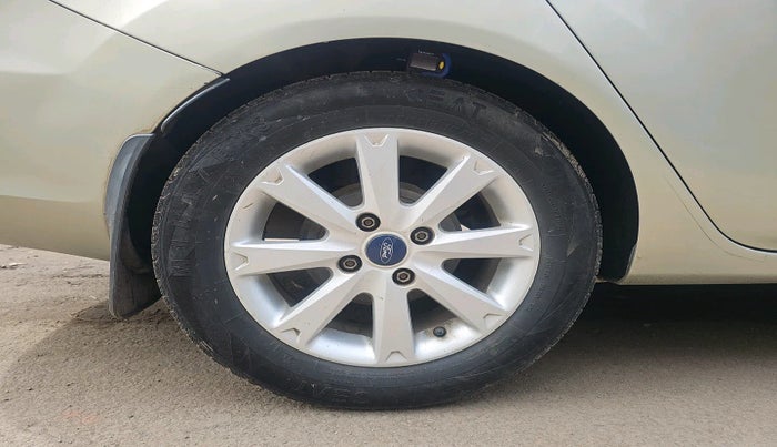 2011 Ford Fiesta TITANIUM DIESEL, Diesel, Manual, 2,76,241 km, tyre