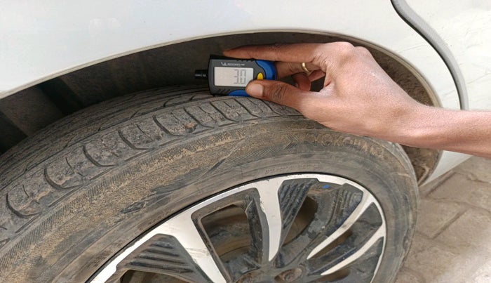 2021 Maruti Ertiga VXI CNG, Petrol, Manual, 90,048 km, tyre