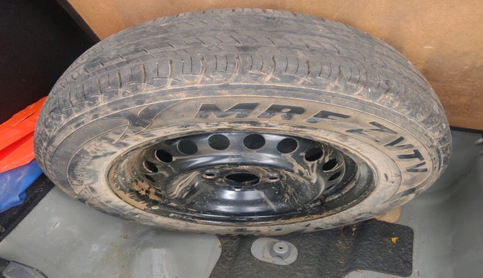 2015 Honda Jazz 1.5L I-DTEC SV, Diesel, Manual, 1,02,664 km, tyre