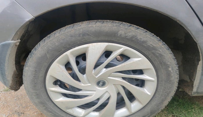 2015 Honda Jazz 1.5L I-DTEC SV, Diesel, Manual, 1,02,664 km, tyre