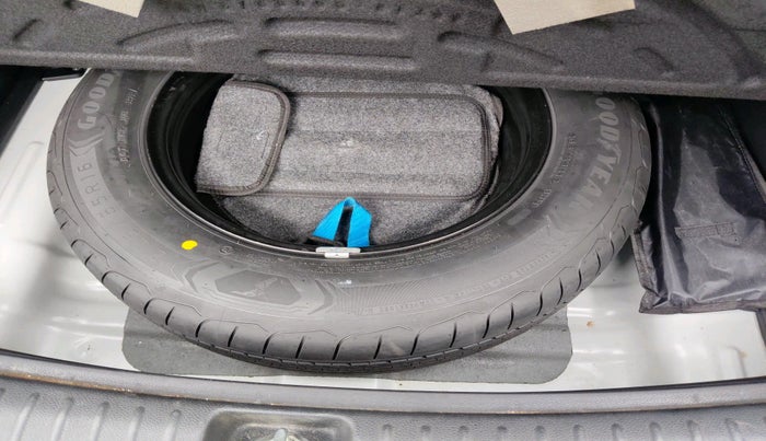 2023 KIA SELTOS  HTK PLUS 1.5 PETROL MT, Petrol, Manual, 24,091 km, tyre