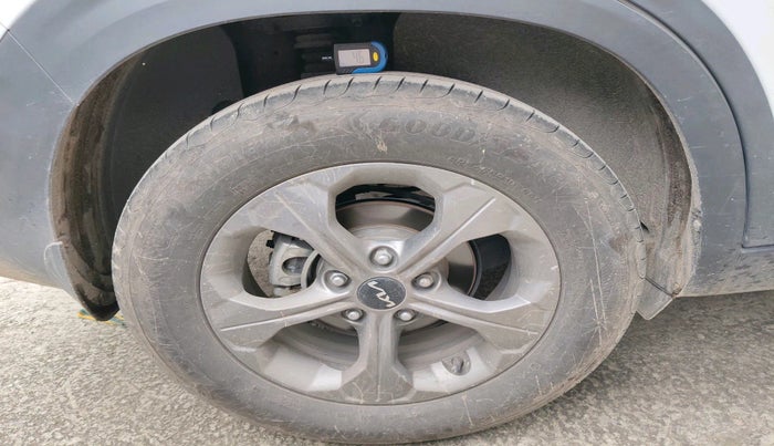 2023 KIA SELTOS  HTK PLUS 1.5 PETROL MT, Petrol, Manual, 24,091 km, tyre