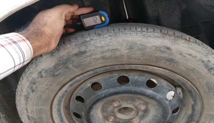 2012 Maruti Swift VXI, Petrol, Manual, 71,680 km, tyre