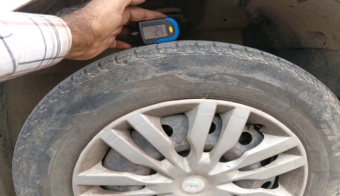 2012 Maruti Swift VXI, Petrol, Manual, 71,680 km, tyre