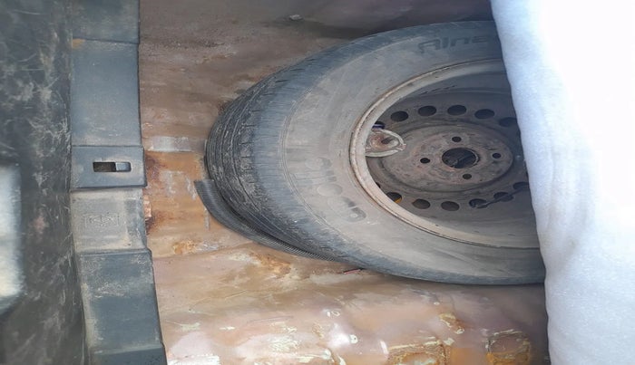 2010 Honda City 1.5L I-VTEC S MT, Petrol, Manual, 2,40,739 km, tyre