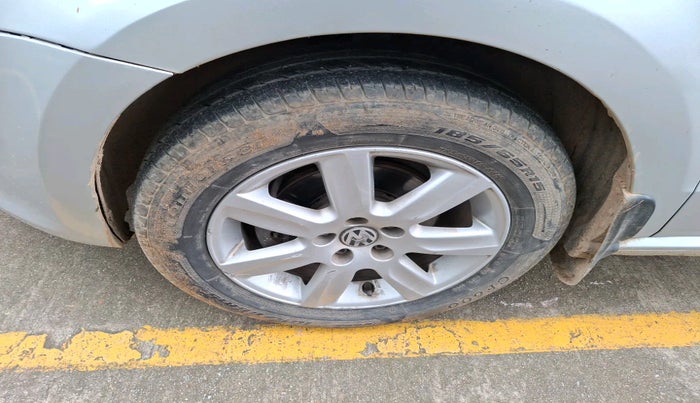 2010 Volkswagen Polo HIGHLINE1.2L, Petrol, Manual, 81,945 km, tyre