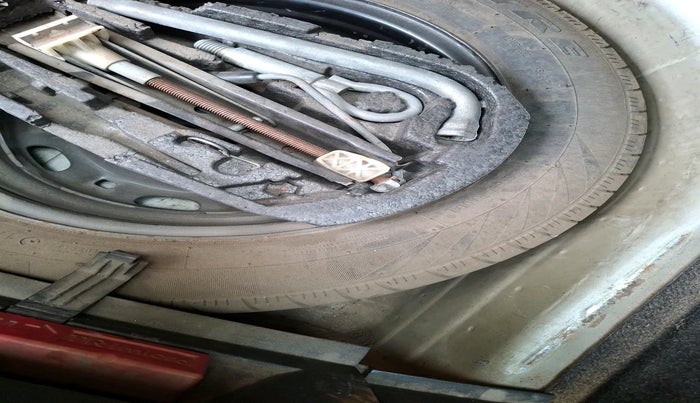 2010 Volkswagen Polo HIGHLINE1.2L, Petrol, Manual, 81,945 km, tyre