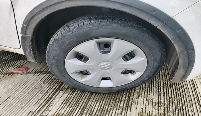 2025 Maruti New Wagon-R VXI CNG 1.0, Petrol, Manual, 2,406 km, tyre