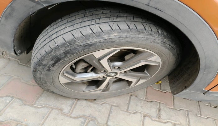 2018 Hyundai Creta SX PLUS 1.6 PETROL DUAL TONE, Petrol, Manual, 1,10,239 km, tyre