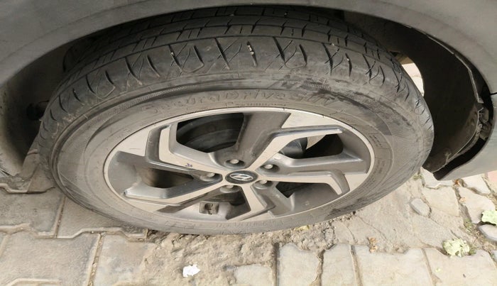 2018 Hyundai Creta SX PLUS 1.6 PETROL DUAL TONE, Petrol, Manual, 1,10,239 km, tyre