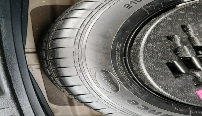 2018 Hyundai Creta SX PLUS 1.6 PETROL DUAL TONE, Petrol, Manual, 1,10,239 km, tyre