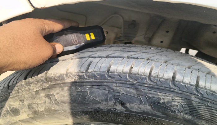 2015 Hyundai Eon ERA +, Petrol, Manual, 55,229 km, tyre