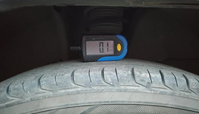 2016 Renault Kwid RXL, Petrol, Manual, 2,37,663 km, tyre