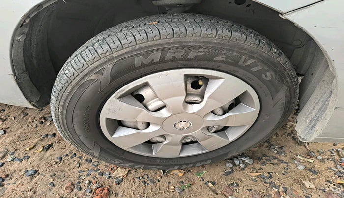 2010 Maruti Wagon R 1.0 LXI, Petrol, Manual, 1,83,164 km, tyre