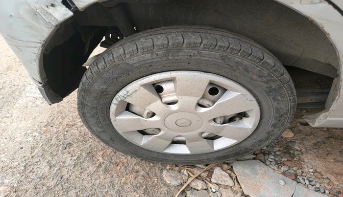 2010 Maruti Wagon R 1.0 LXI, Petrol, Manual, 1,83,164 km, tyre