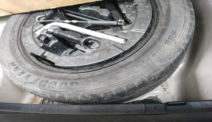 2014 Skoda Octavia ELEGANCE 2.0 TDI AT, Diesel, Automatic, 1,45,794 km, tyre