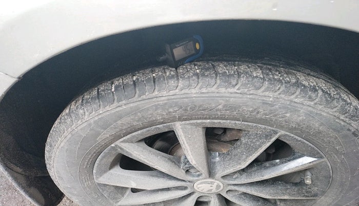 2014 Skoda Octavia ELEGANCE 2.0 TDI AT, Diesel, Automatic, 1,45,794 km, tyre