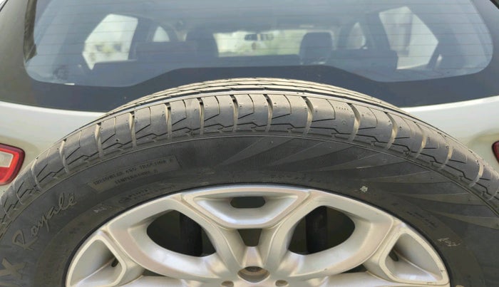 2014 Ford Ecosport TITANIUM 1.5L DIESEL, Diesel, Manual, 2,05,504 km, tyre