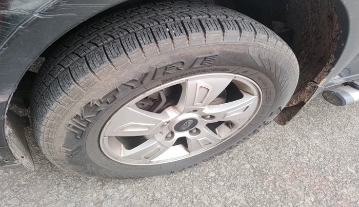 2014 Mahindra XUV500 W8, Diesel, Manual, 1,81,502 km, tyre