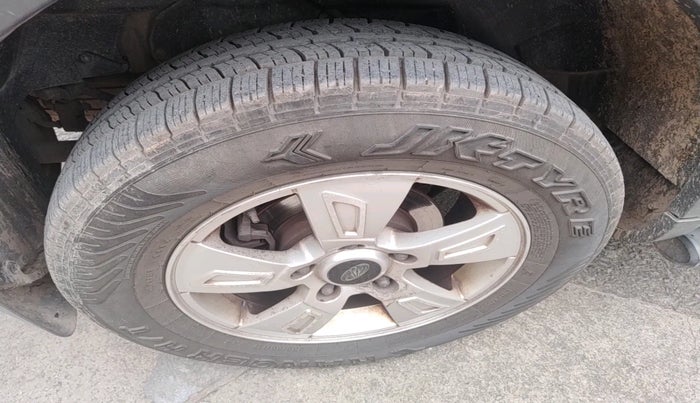 2014 Mahindra XUV500 W8, Diesel, Manual, 1,81,502 km, tyre