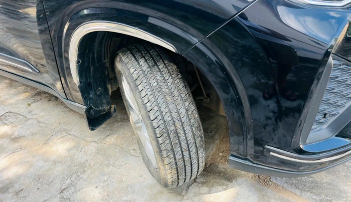 2024 Toyota INNOVA HYCROSS VX HYBRID 7 STR, Hybrid, Automatic, 50,972 km, tyre