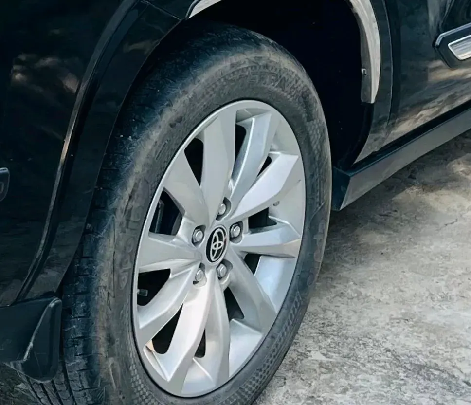 2024 Toyota INNOVA HYCROSS VX HYBRID 7 STR, Hybrid, Automatic, 50,972 km, tyre
