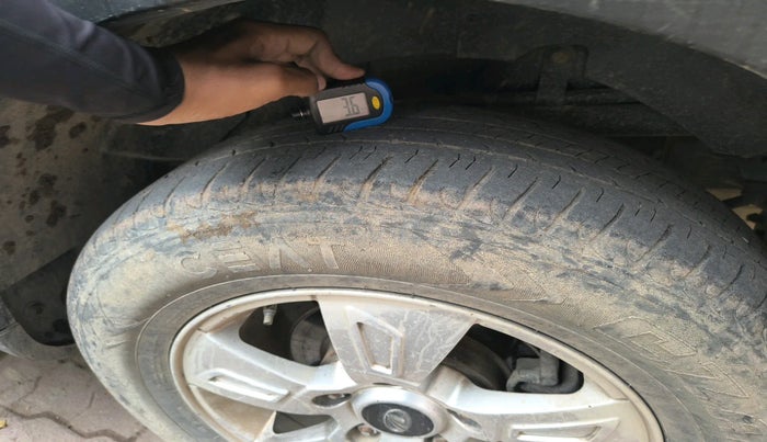 2014 Mahindra XUV500 W8, Diesel, Manual, 1,47,838 km, tyre