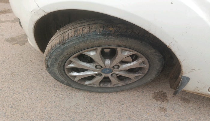 2013 Ford Figo TITANIUM 1.4 DIESEL, Diesel, Manual, 1,46,230 km, tyre