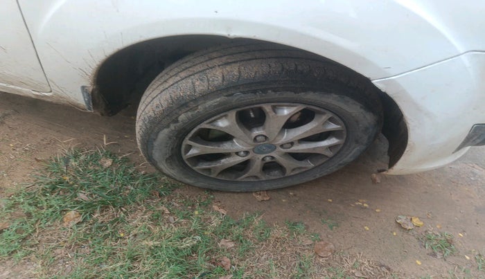 2013 Ford Figo TITANIUM 1.4 DIESEL, Diesel, Manual, 1,46,230 km, tyre