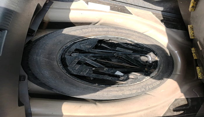 2014 Volkswagen Jetta HIGHLINE TDI AT, Diesel, Automatic, 1,46,559 km, tyre