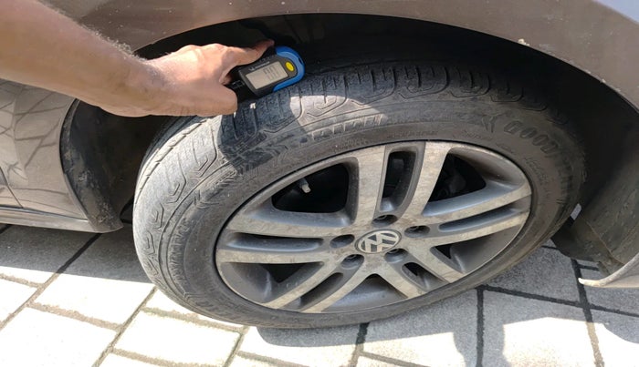 2014 Volkswagen Jetta HIGHLINE TDI AT, Diesel, Automatic, 1,46,559 km, tyre