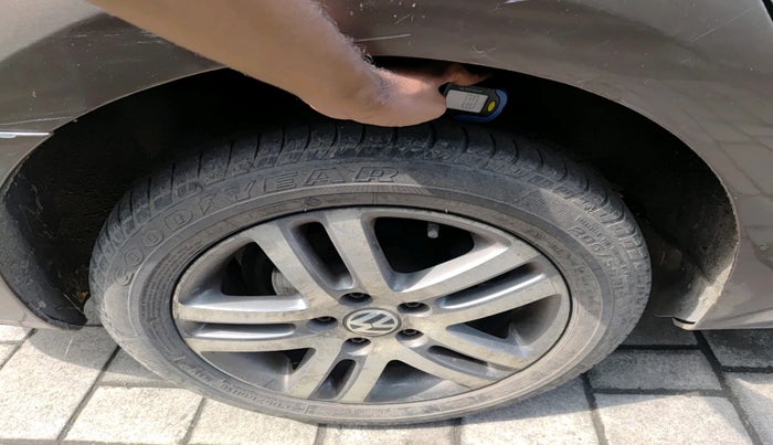 2014 Volkswagen Jetta HIGHLINE TDI AT, Diesel, Automatic, 1,46,559 km, tyre