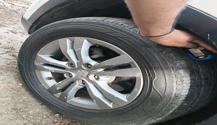 2017 Maruti Vitara Brezza ZDI, Diesel, Manual, 1,76,174 km, tyre