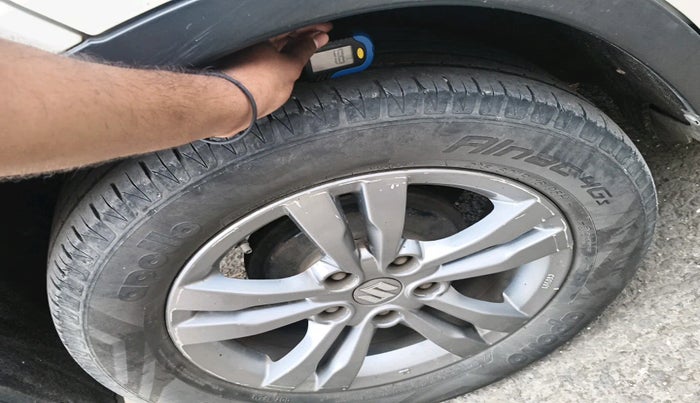 2017 Maruti Vitara Brezza ZDI, Diesel, Manual, 1,76,174 km, tyre