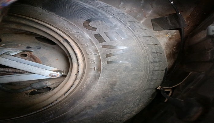 2016 Renault Kwid RXT 0.8, Petrol, Manual, 60,940 km, tyre