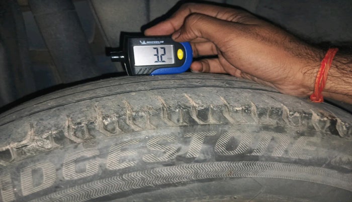 2021 Maruti Swift VXI, Petrol, Manual, 54,107 km, tyre