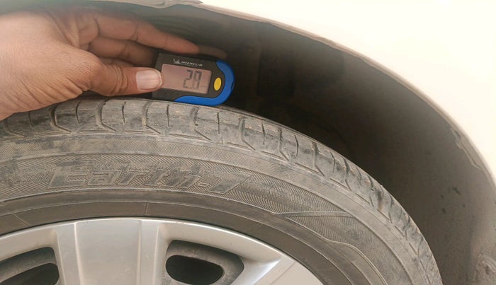 2011 Volkswagen Vento TRENDLINE 1.6, Petrol, Manual, 83,866 km, tyre