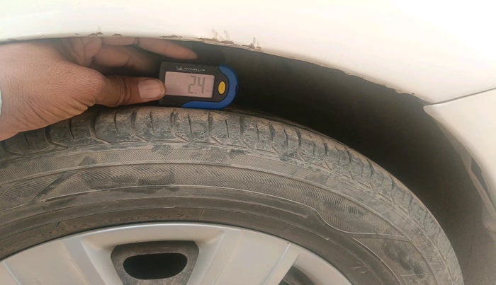 2011 Volkswagen Vento TRENDLINE 1.6, Petrol, Manual, 83,866 km, tyre