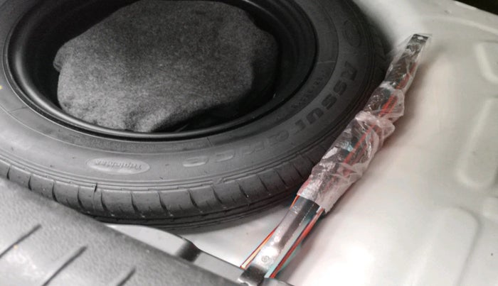 2021 Hyundai VENUE SX (O) 1.5 CRDI, Diesel, Manual, 44,710 km, tyre