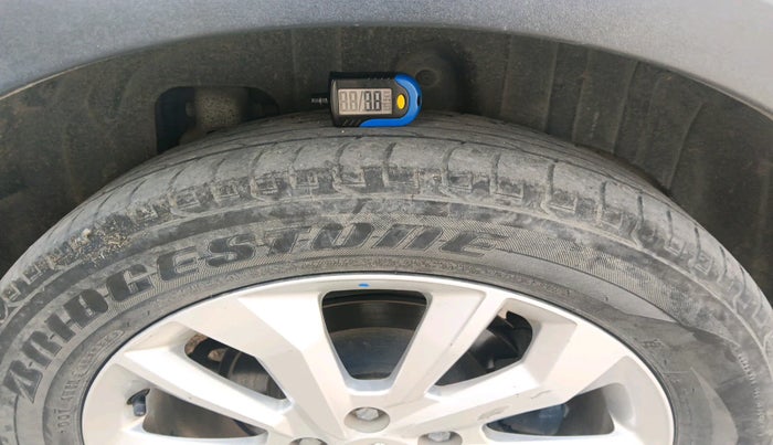 2019 Mahindra XUV300 W8 1.5 DIESEL, Diesel, Manual, 1,09,780 km, tyre