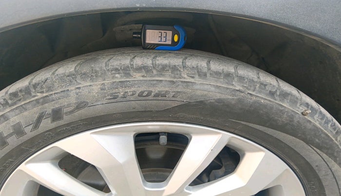 2019 Mahindra XUV300 W8 1.5 DIESEL, Diesel, Manual, 1,09,780 km, tyre