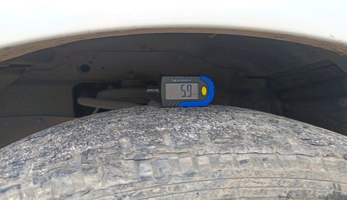 2013 Tata Safari Storme 2.2 LX 4X2, Diesel, Manual, 1,11,775 km, tyre