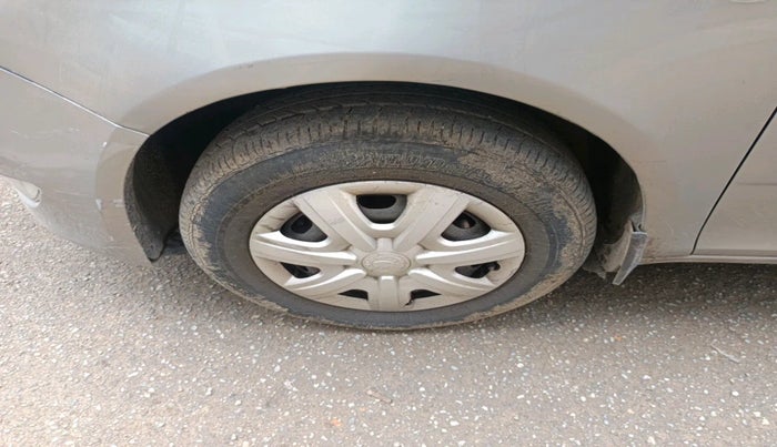 2010 Skoda Fabia CLASSIC 1.2 MPI, Petrol, Manual, 1,06,660 km, tyre