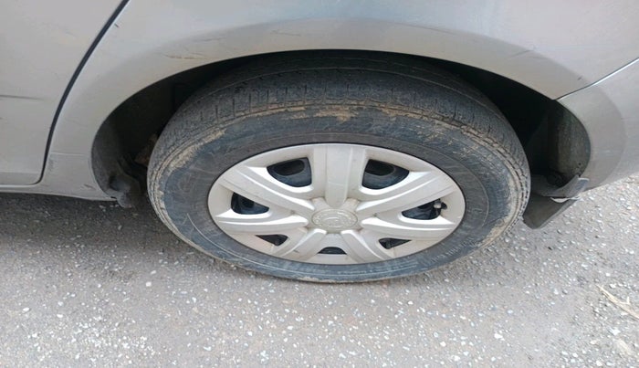 2010 Skoda Fabia CLASSIC 1.2 MPI, Petrol, Manual, 1,06,660 km, tyre