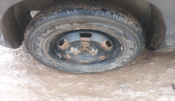 2017 Renault Kwid RXT 1.0 AMT, Petrol, Automatic, 67,960 km, tyre