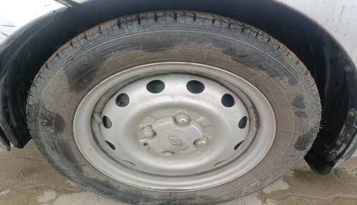 2017 Hyundai Eon ERA +, Petrol, Manual, 69,361 km, tyre