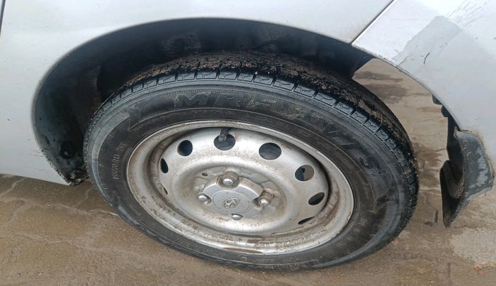 2017 Hyundai Eon ERA +, Petrol, Manual, 69,361 km, tyre